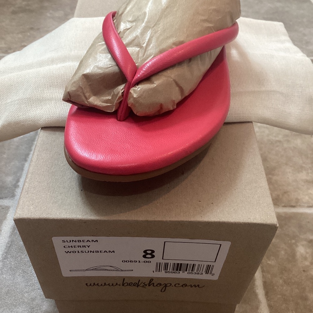 Beek Sunbeam Cherry Size 8 Brand New